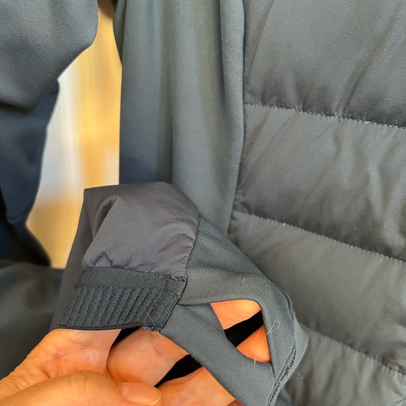 Lululemon down for it all jacket size 12 dark teal color - Picture 5 of 6